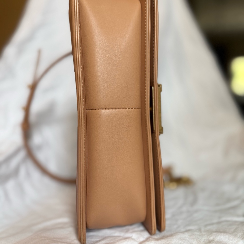CHANEL Beige Leather Interior - Picture 16 of 16